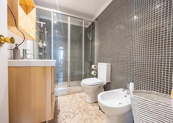 - Garden - Free Parking & Ac Apartment