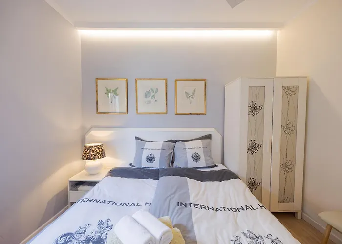 - Garden - Free Parking & Ac